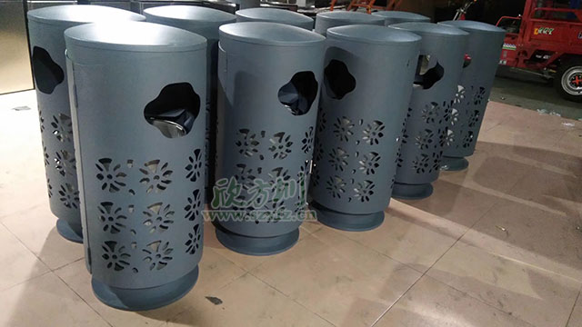 欣方圳精品定制垃圾桶表面鏤空精細(xì)雕刻，外形上設(shè)計(jì)美觀，新穎獨(dú)特！