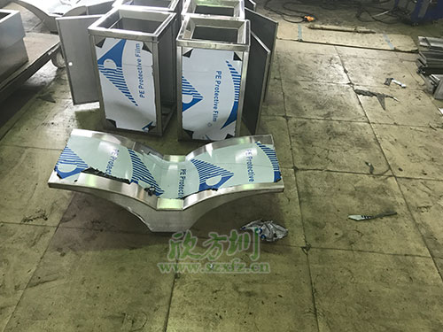 由手藝精湛的焊工師傅焊接，打磨師傅全程手工打磨而成。