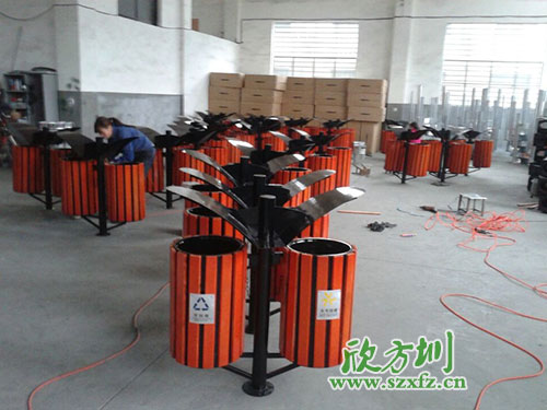 美化公園環(huán)境，就選河源鋼木垃圾桶